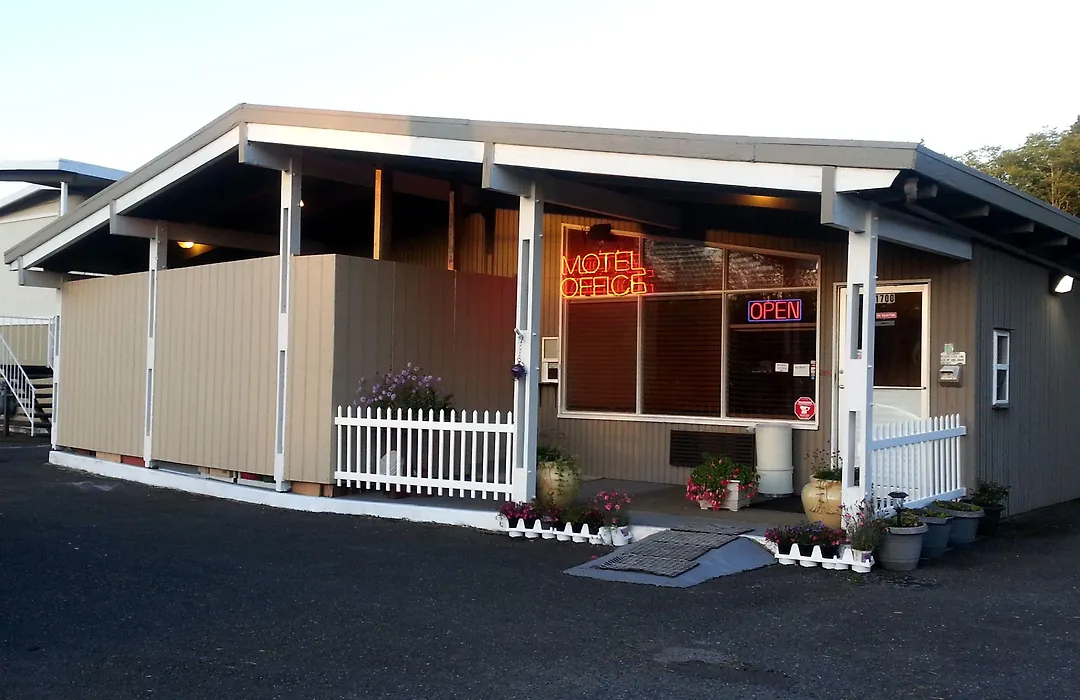 Grays Harbor Inn & Suites-1