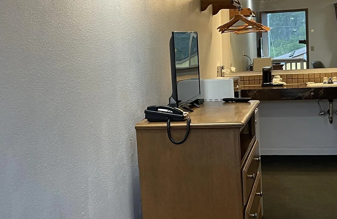Economy Inn-1