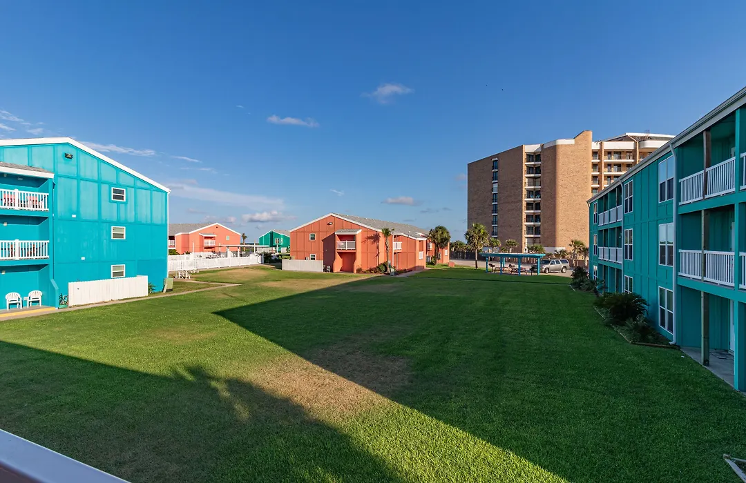 Executive Keys Condominiums On The Beach-1