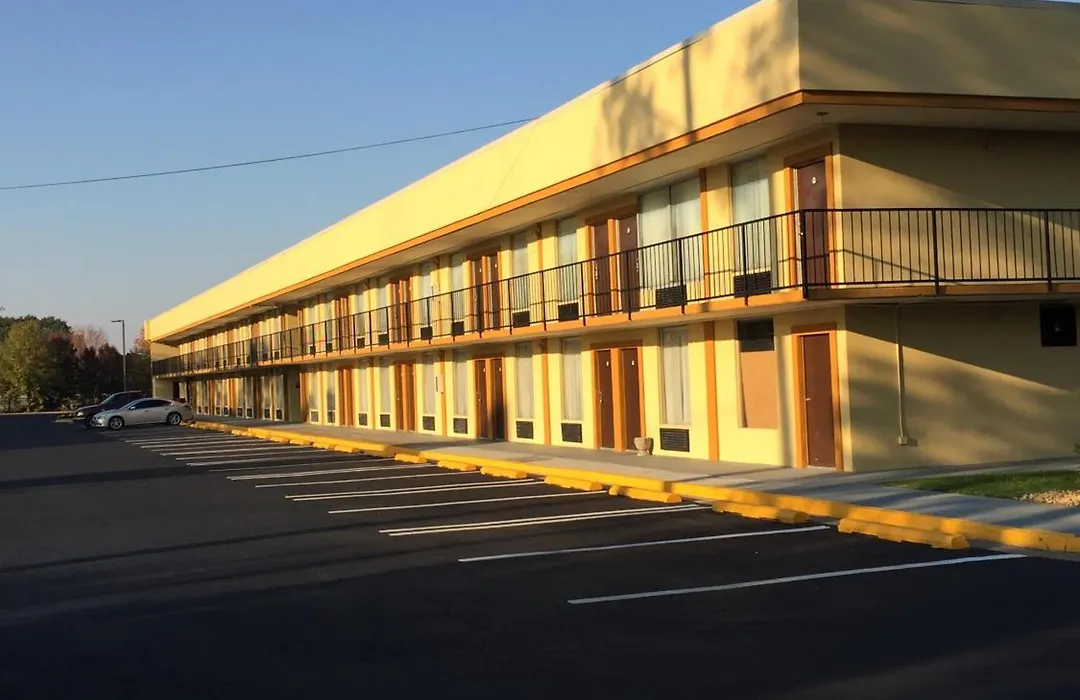 Days Inn By Wyndham Madison-1