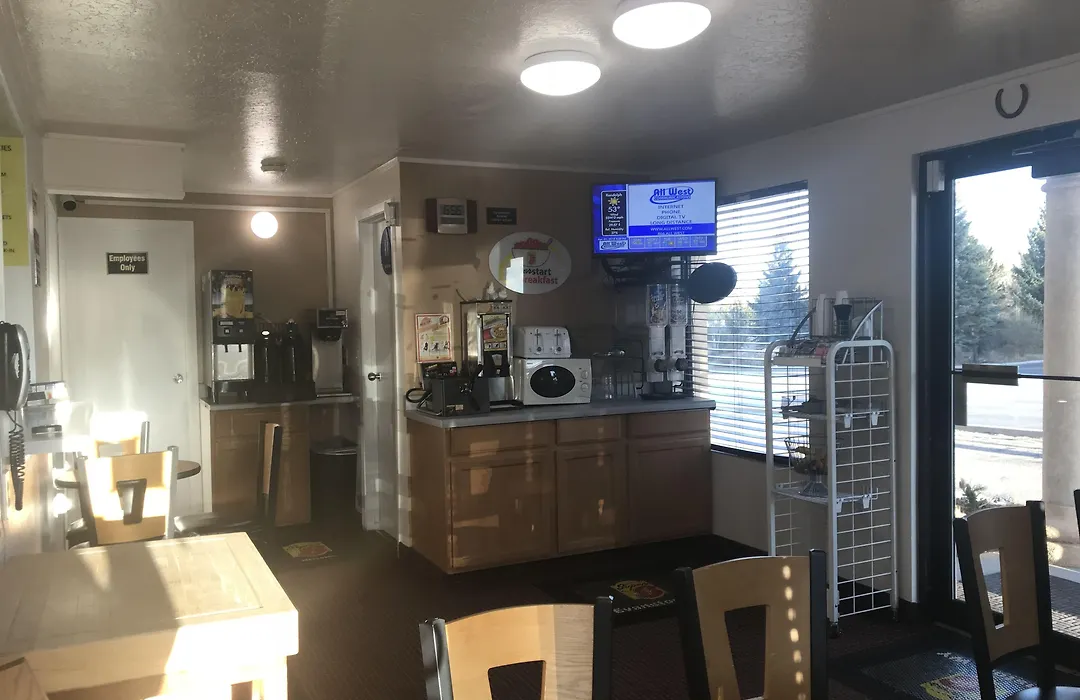 Super 8 By Wyndham Evanston-1