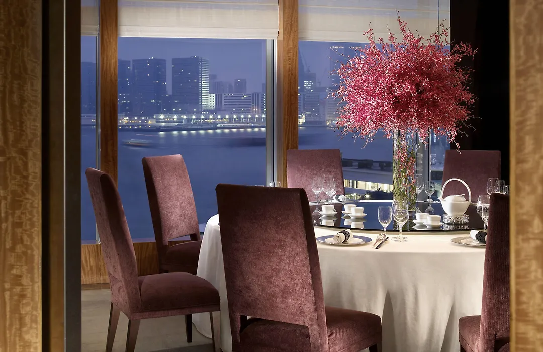 Four Seasons Hotel Hong Kong-1