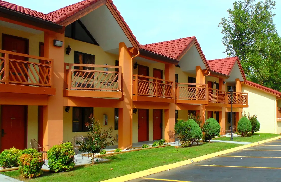Super 8 By Wyndham Downtown Gatlinburg At Convention Center-1