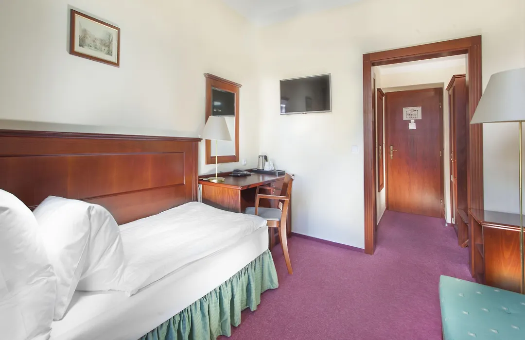 Hotel Lunik-1