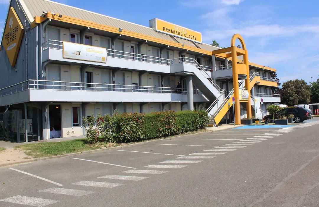 Premiere Classe St Quentin en Yvelines Elancourt-1