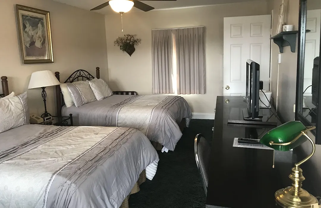 Longhouse Lodge Motel-1