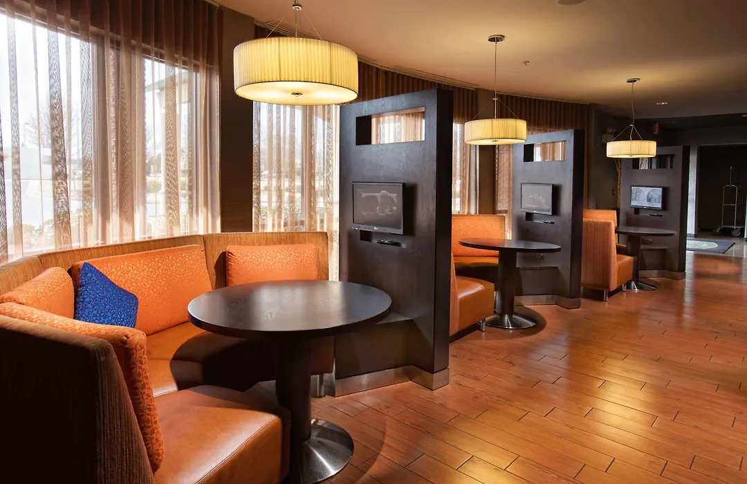 Courtyard By Marriott Fayetteville-1