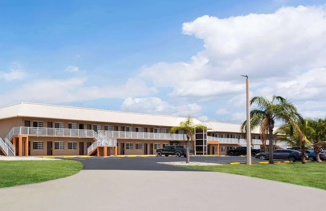 Travelodge Suites By Wyndham Lake Okeechobee-1