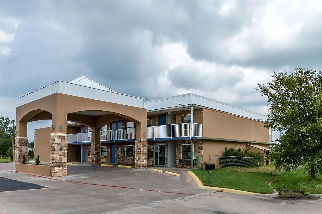 Econo Lodge Mineral Wells-1