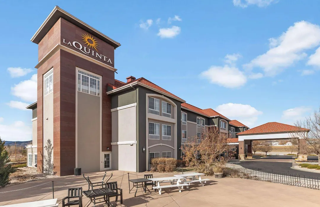 La Quinta Inn & Suites By Wyndham Loveland Estes Park-1
