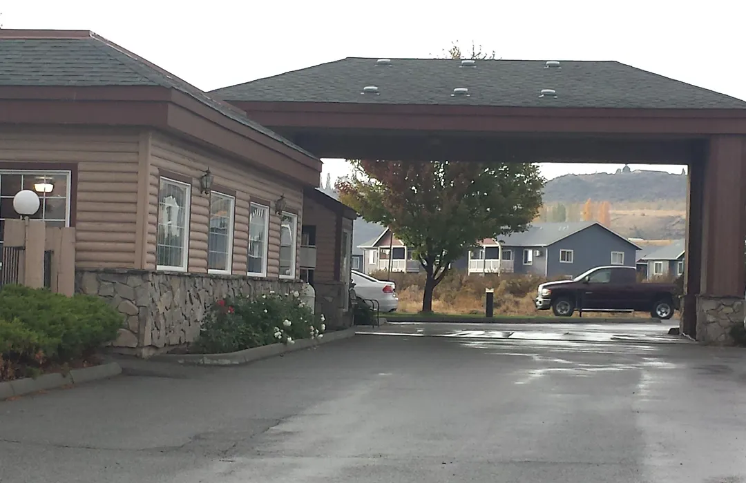 Omak Inn-1