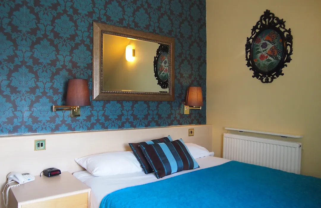 Thistle Hotel-1