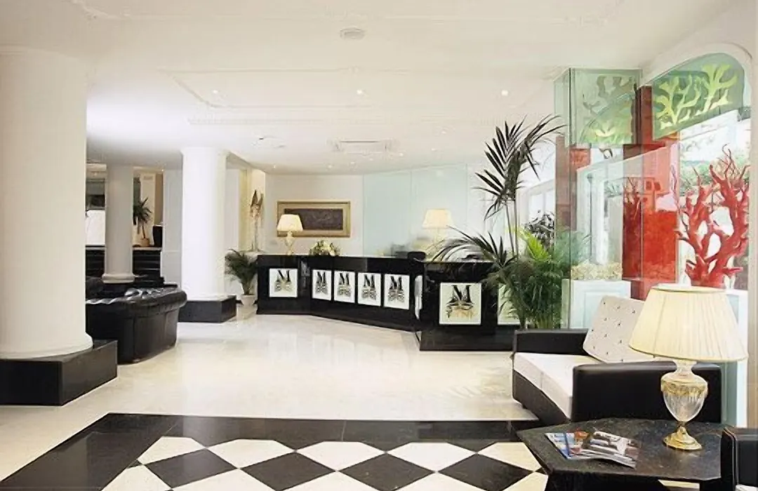 M Glamour Hotel-1