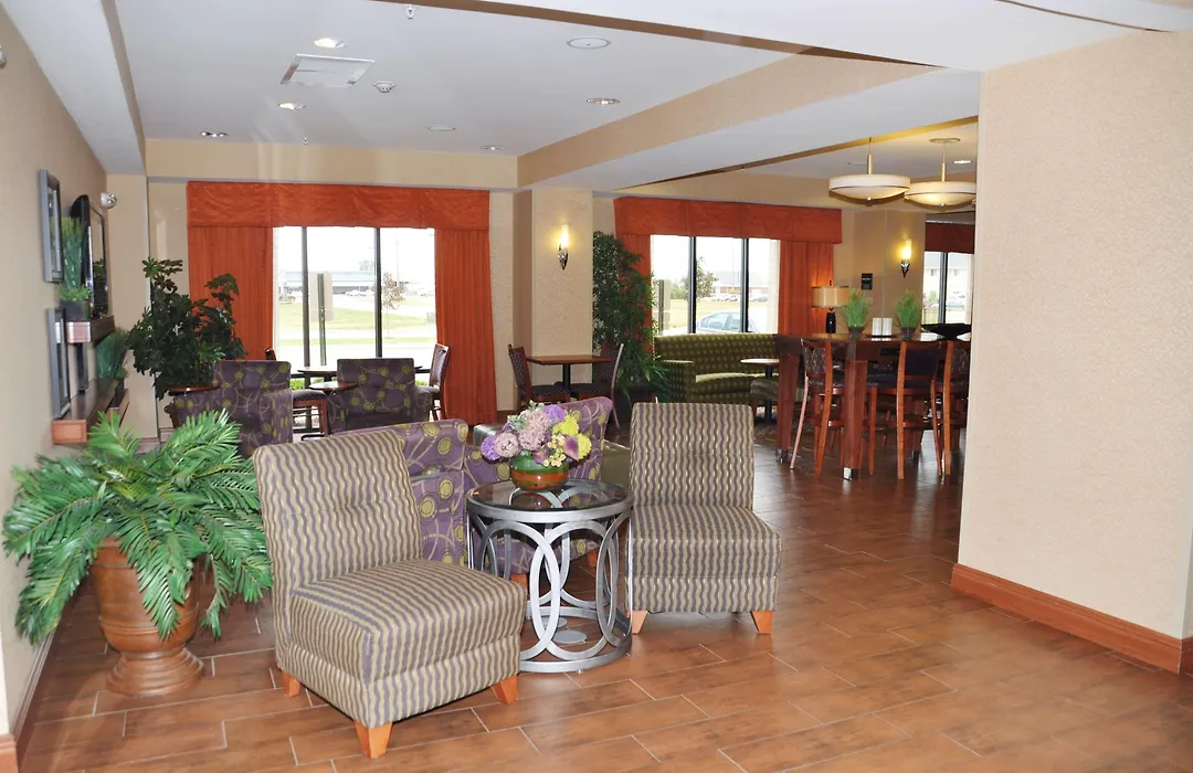 Hampton Inn Macomb-1