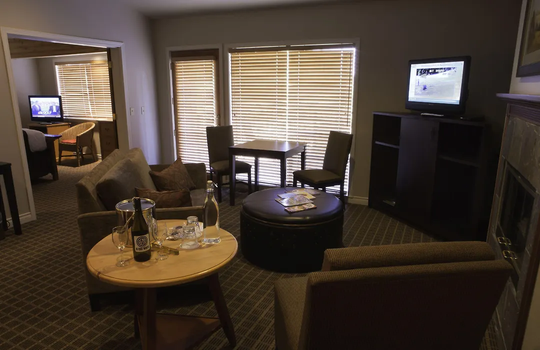 Pine Ridge Inn-1