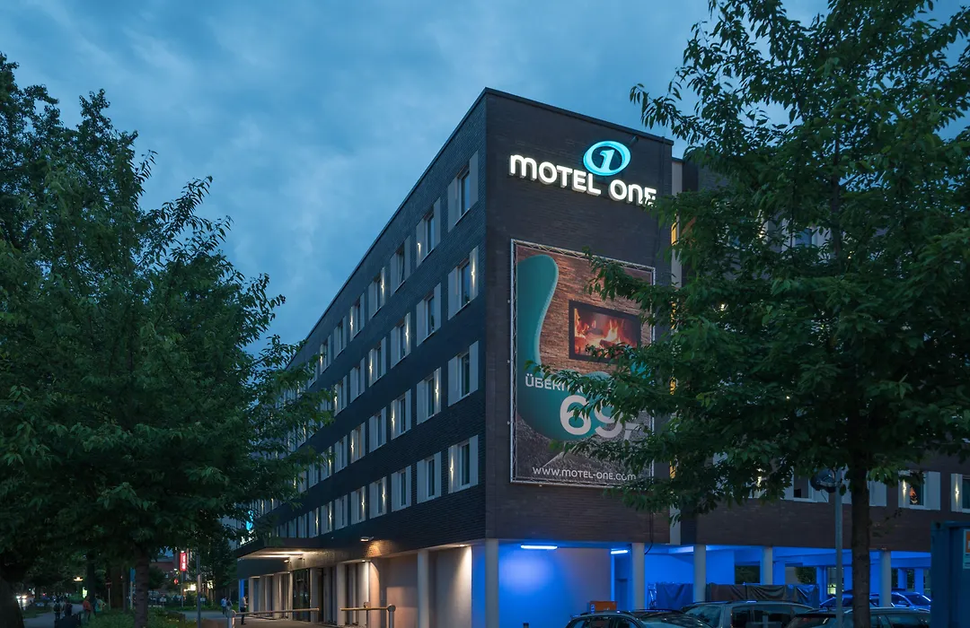 Motel One Hamburg Airport-1