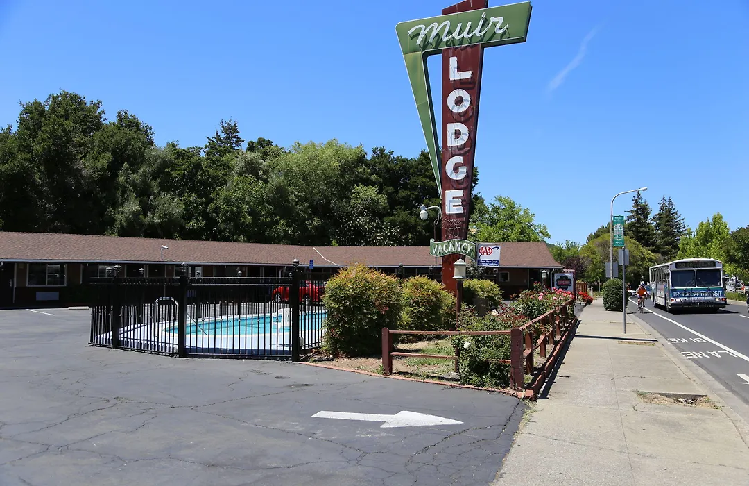 Muir Lodge Motel-1