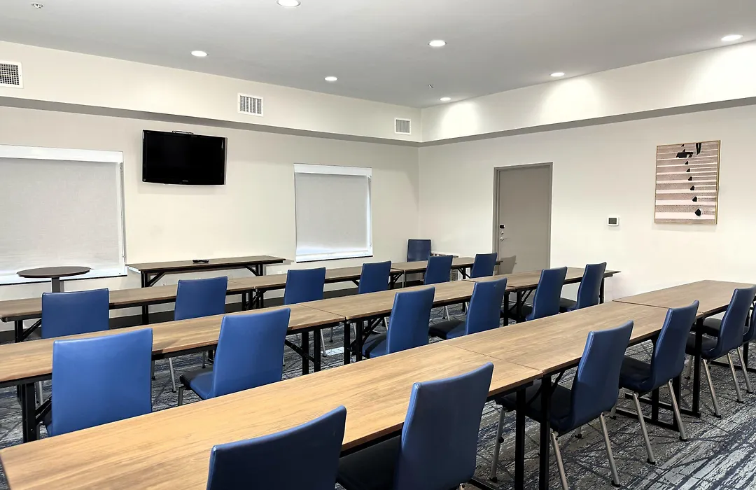 Holiday Inn Express & Suites North-1