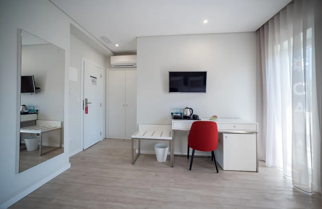 Hotel Canada-1