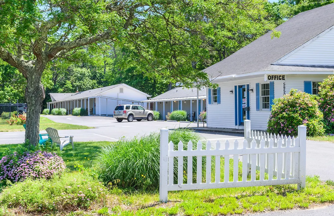 Blue Dolphin Inn-1