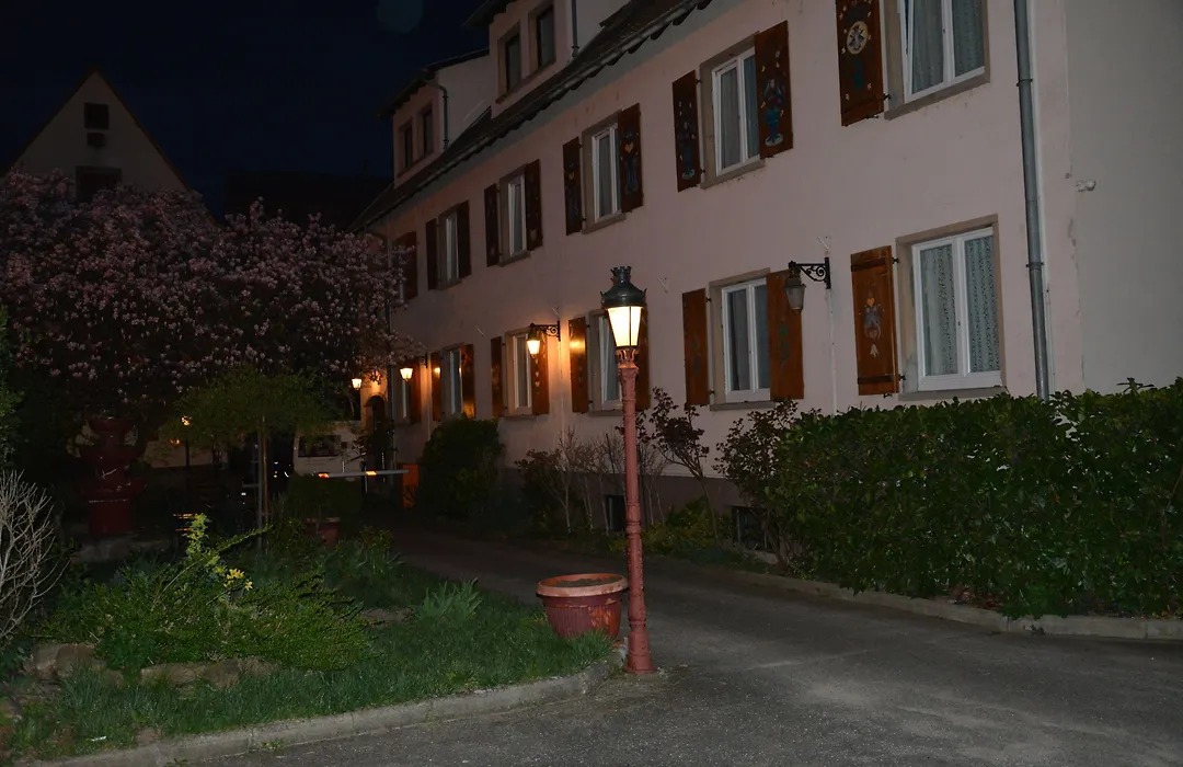 Logis Hôtel du Centre - Halte idéale en cyclotourisme avec garage à vélos clos-1