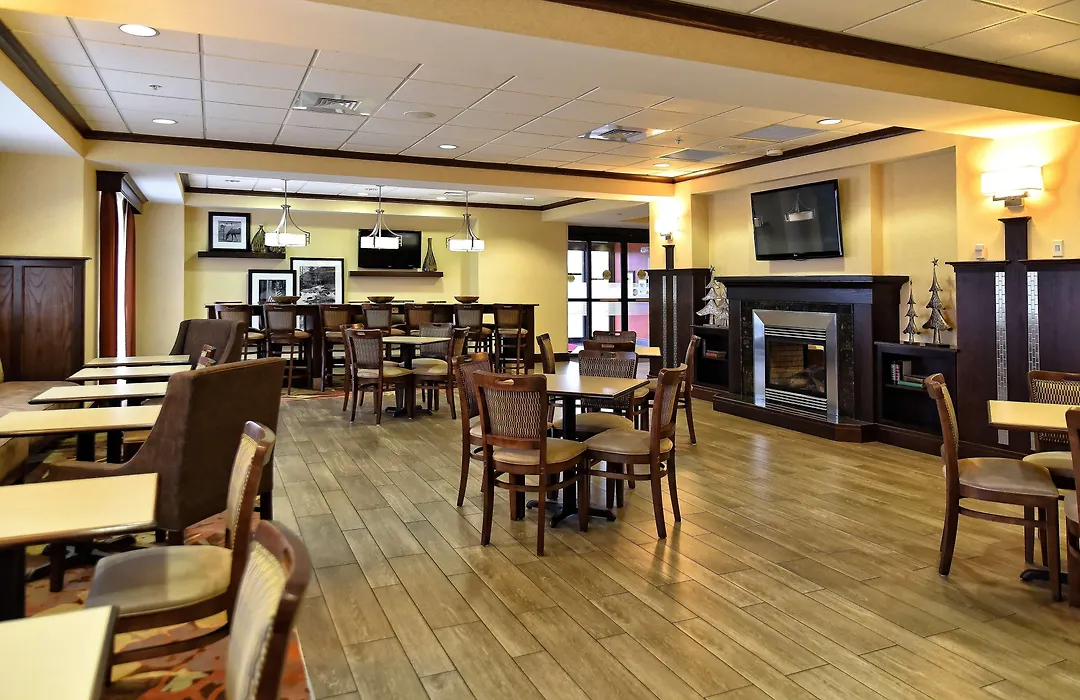 Hampton Inn Geneseo-1