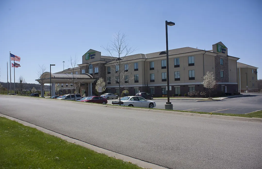 Holiday Inn Express & Suites Youngstown West I 80, An Ihg Hotel-1