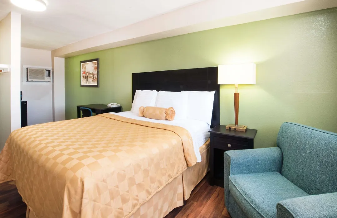 Executive Inn & Kitchenette Suites-Eagle Pass-1