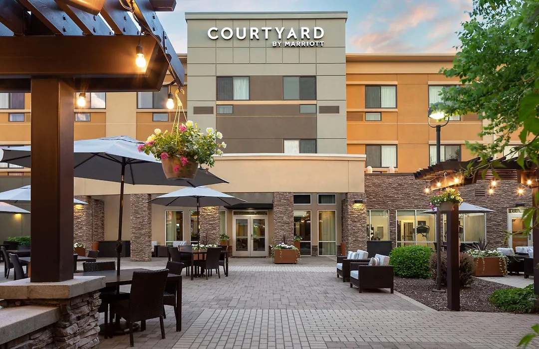 Courtyard Mankato Hotel & Event Center-1