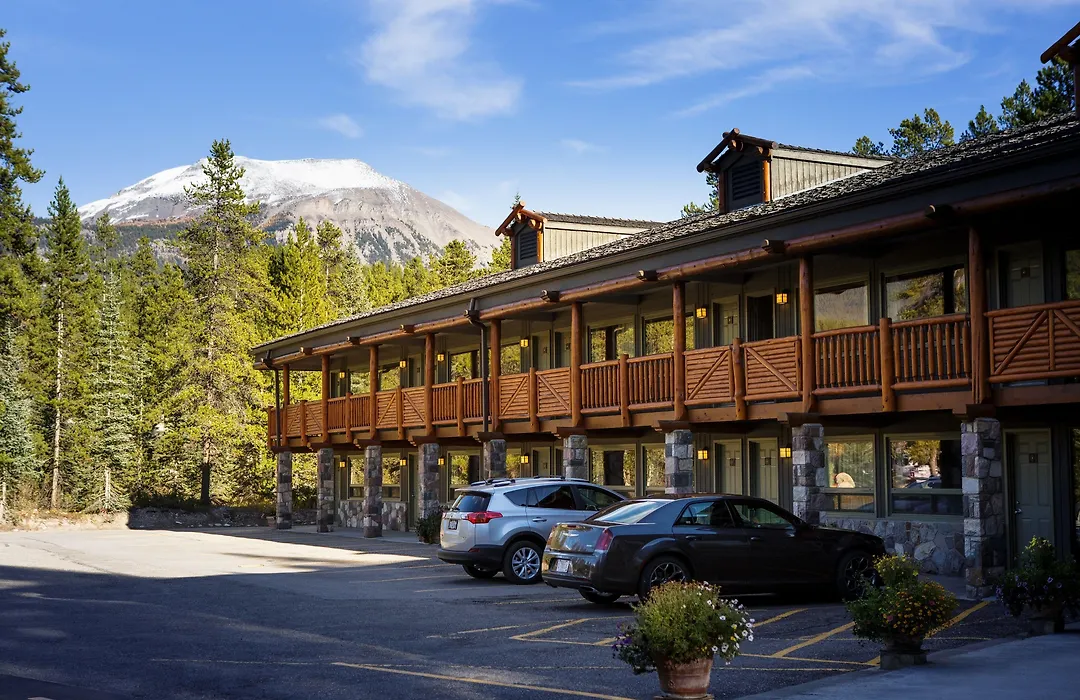 Mountaineer Lodge-1