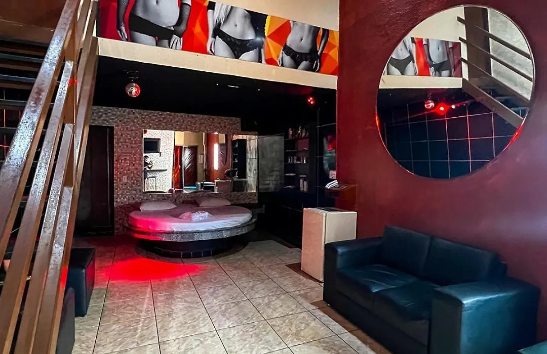 Motel Emoções (Adults Only)-1