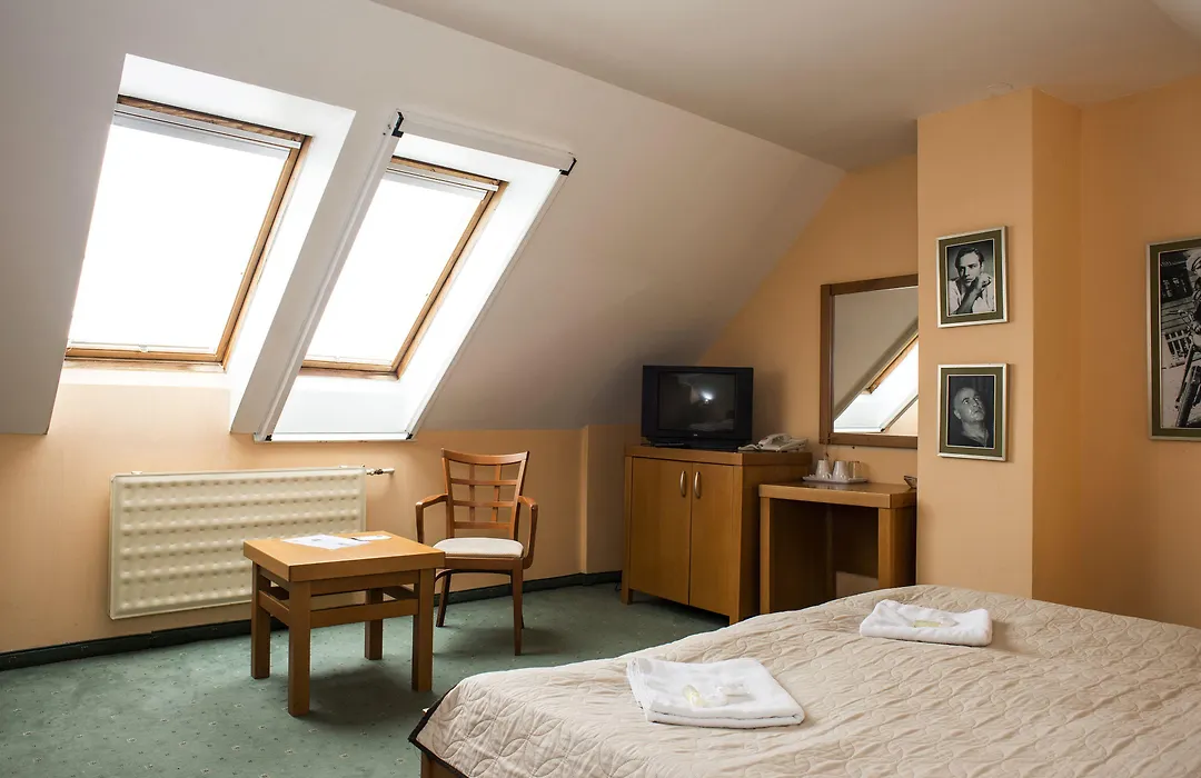 Film Hotel Vysoka-1
