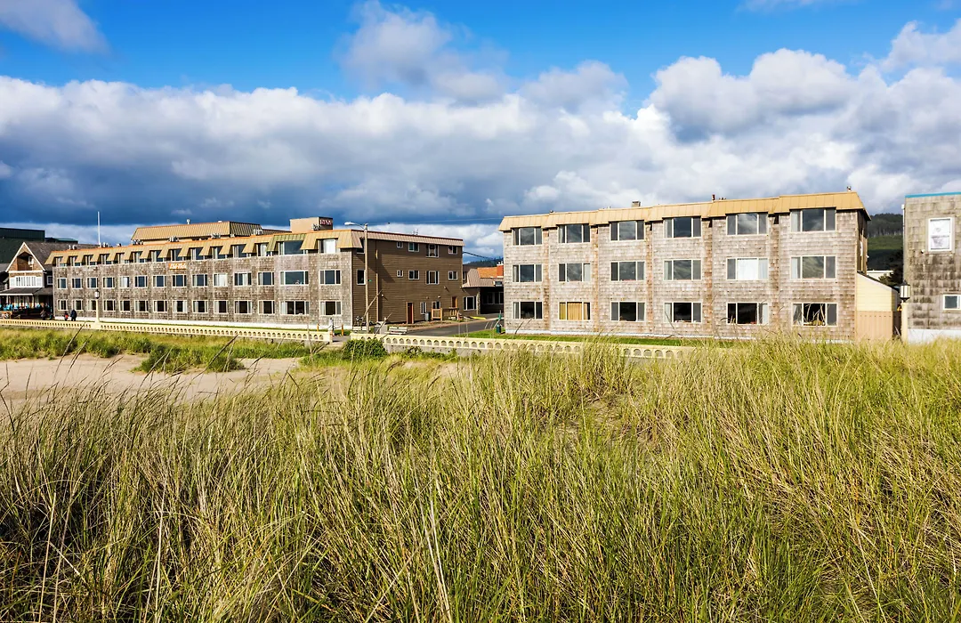 Ebb Tide Oceanfront Inn-1