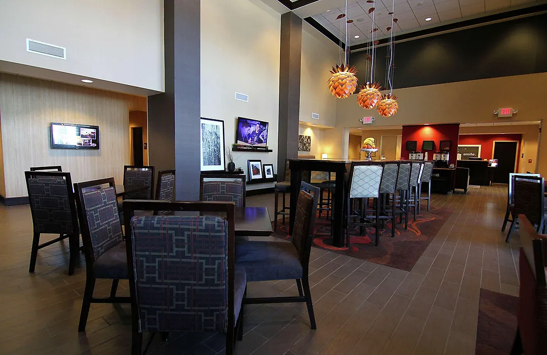 Hampton Inn & Suites Grand Forks-1