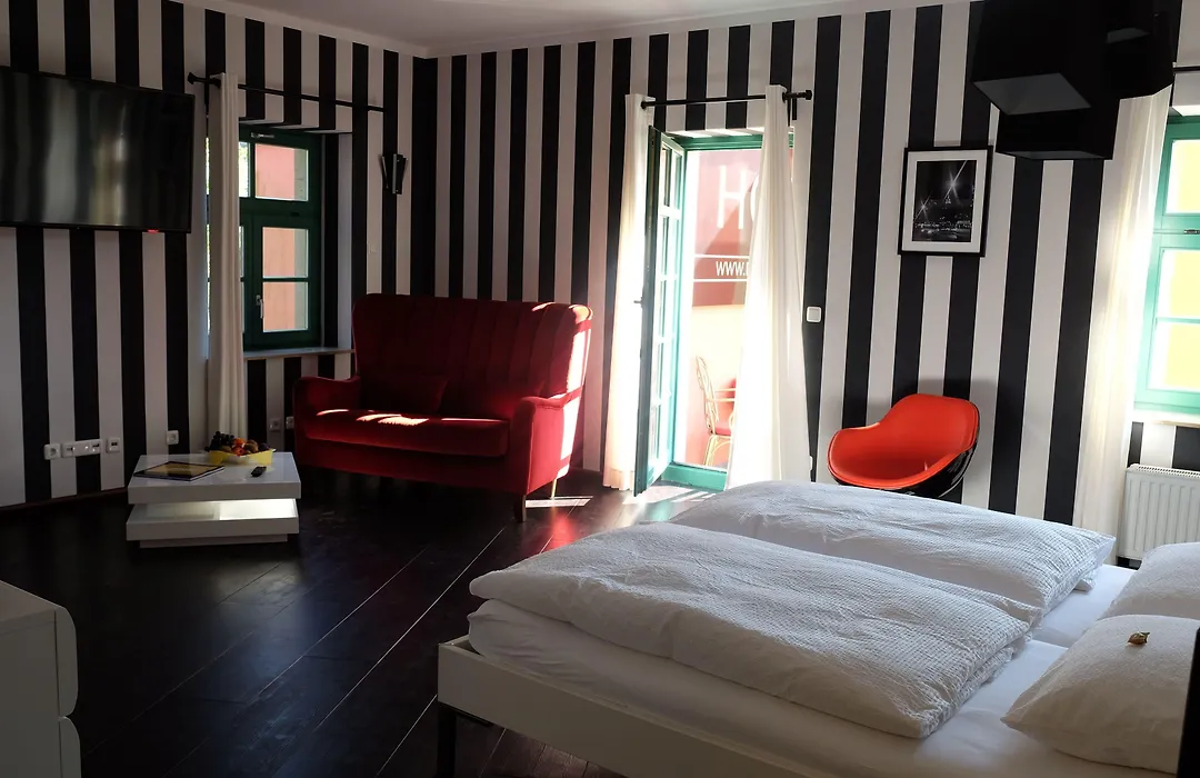 Backstage Hotel-1
