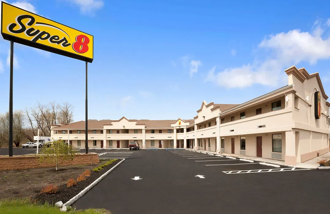 Super 8 By Wyndham Rahway/Newark-1