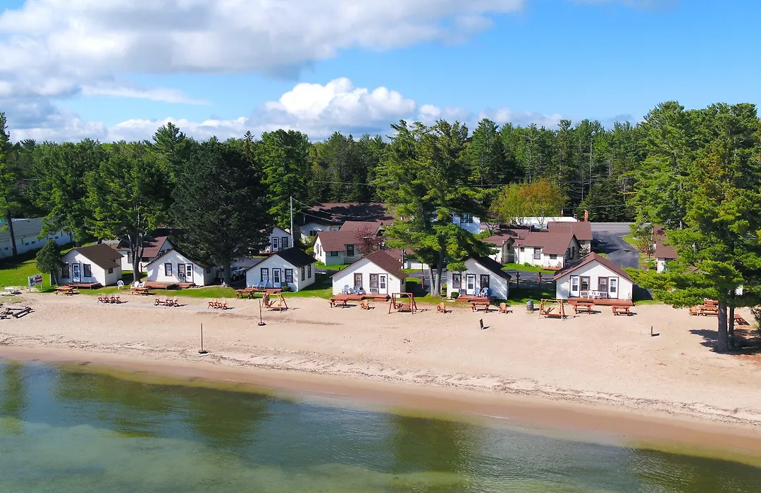 Beach House Lakeside Cottages-1