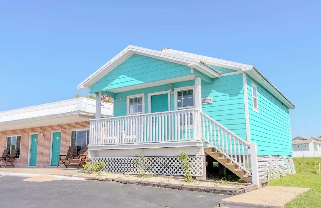 Shark Reef Resort Motel & Cottages-1