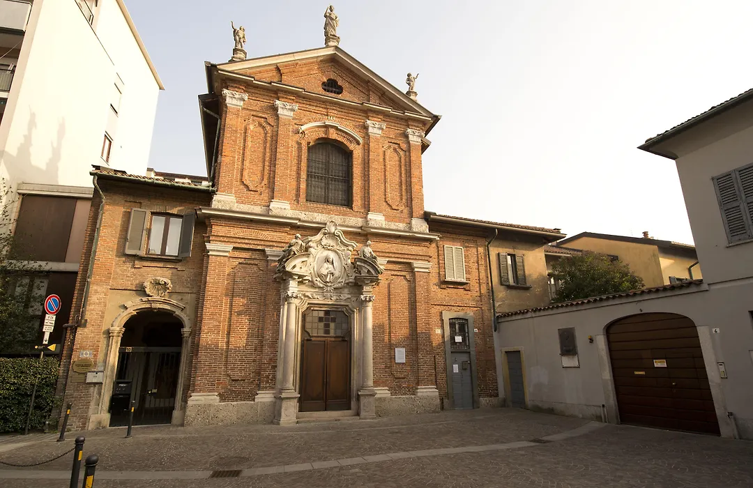 Monza City Rooms & Studios-1