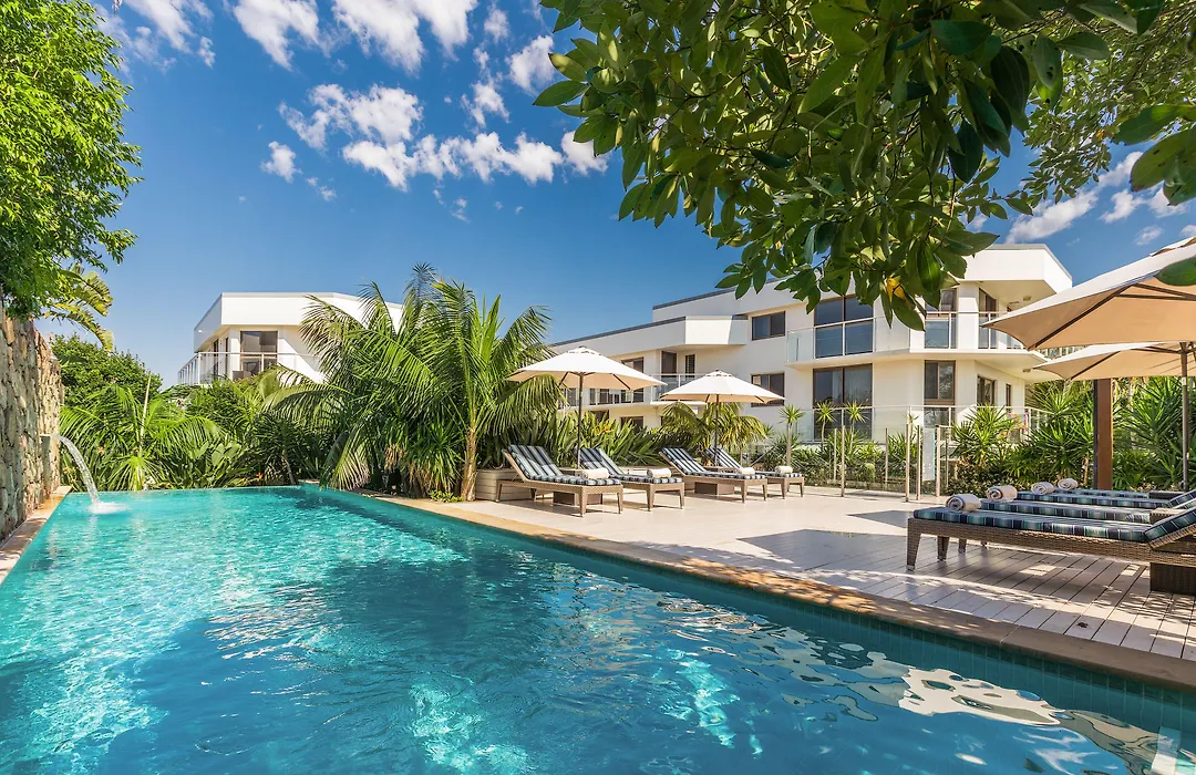 Bayview Beachfront Apartments, In Town Right On The Beach-1