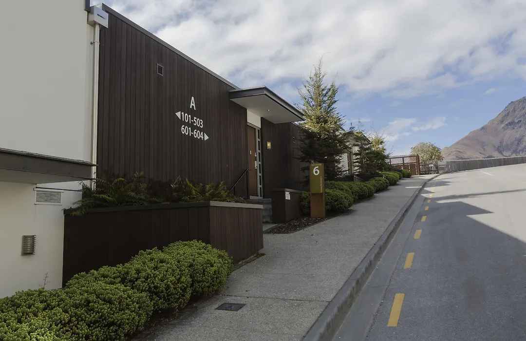 Queenstown Village Apartments-1