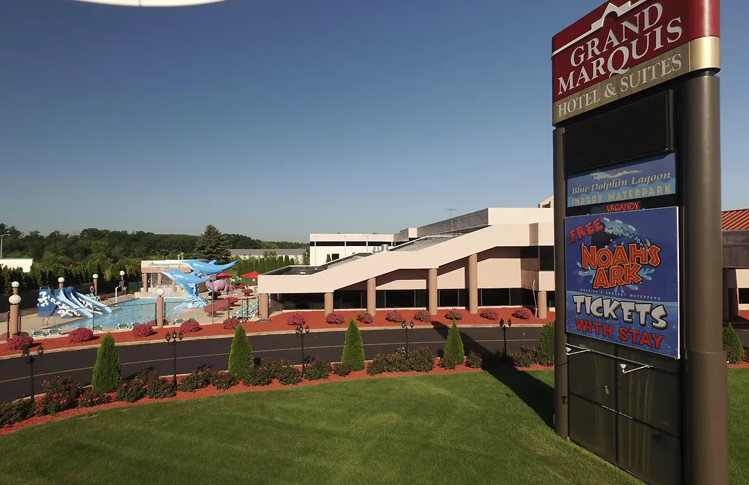 Grand Marquis Waterpark Hotel & Suites-1