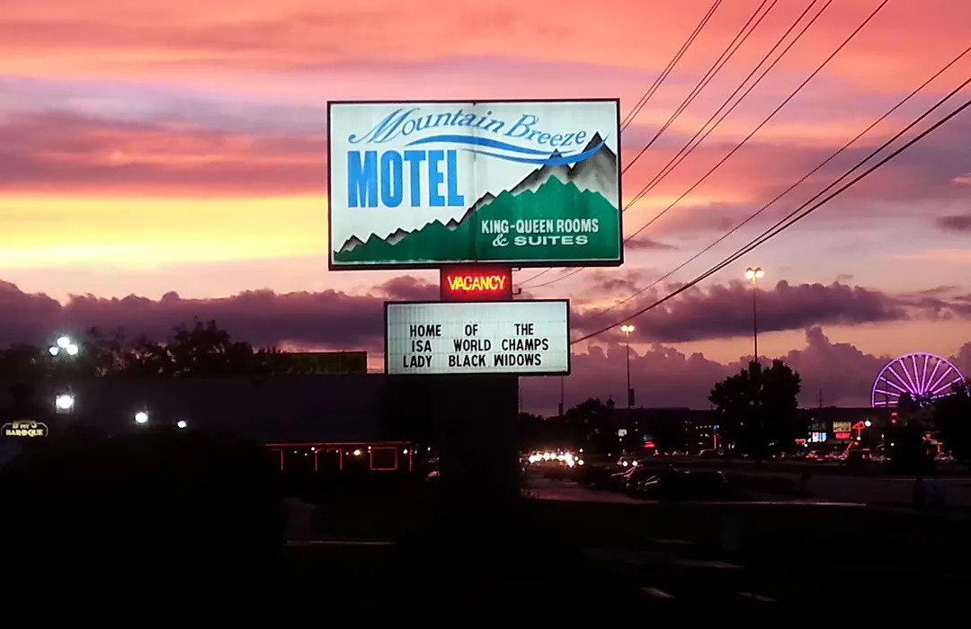 Mountain Breeze Motel-1