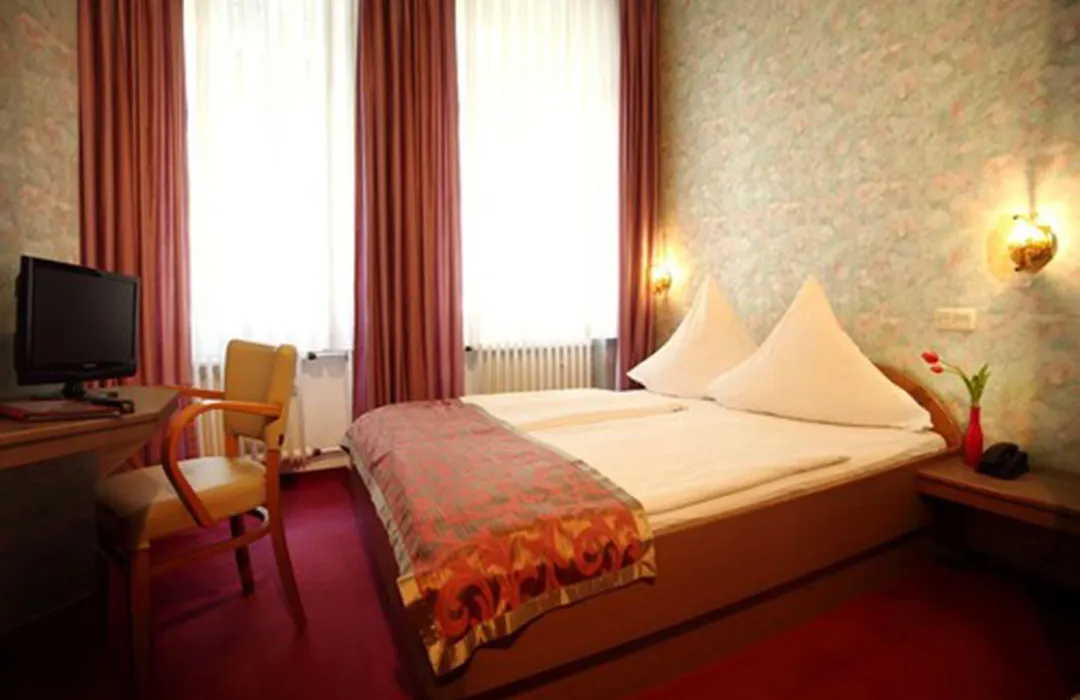 Astoria Hotel-1