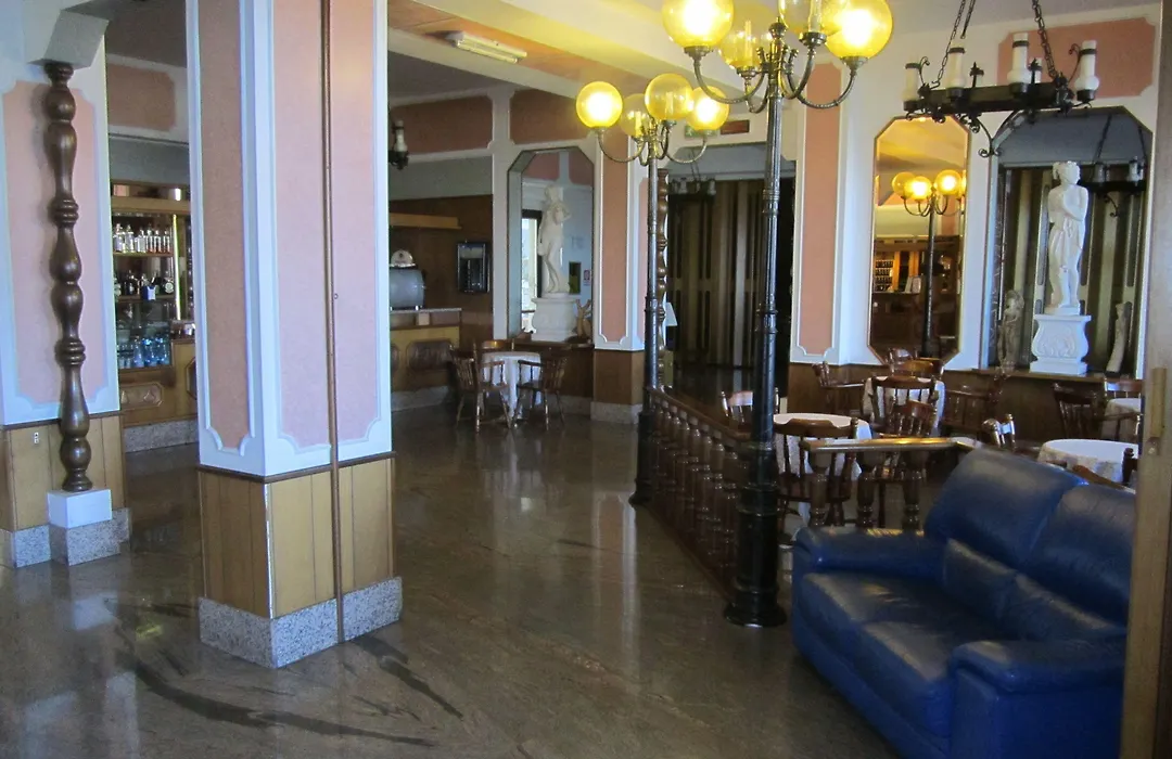 Tourist Hotel-1