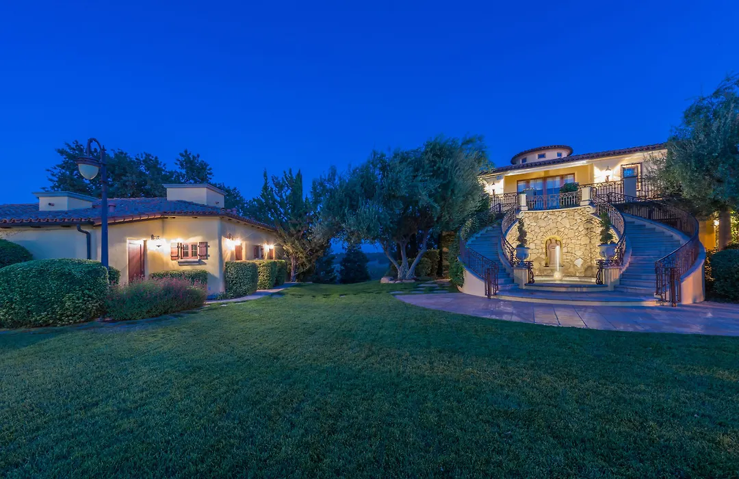 Calipaso Winery & Villa-1