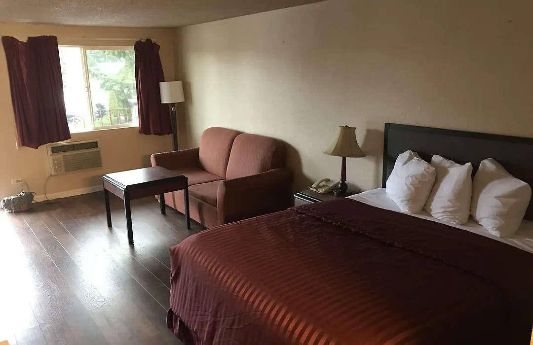 Smokey Point Motor Inn-1