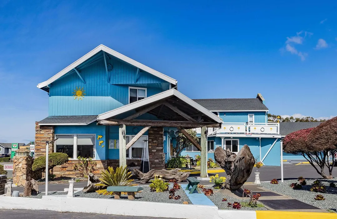 Oceanside Inn & Suites, A Days Inn By Wyndham-1