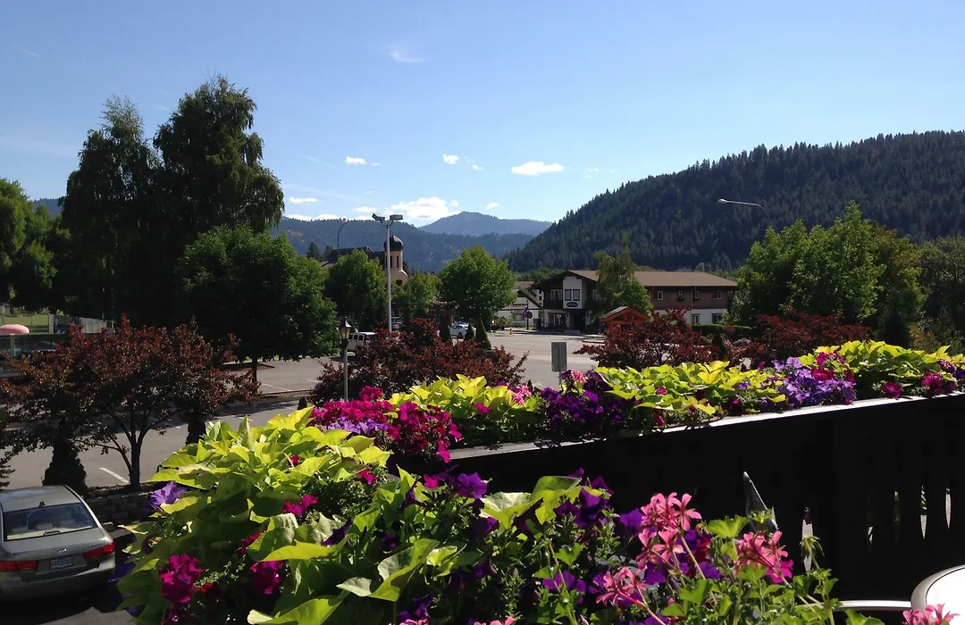 Linderhof Inn-1
