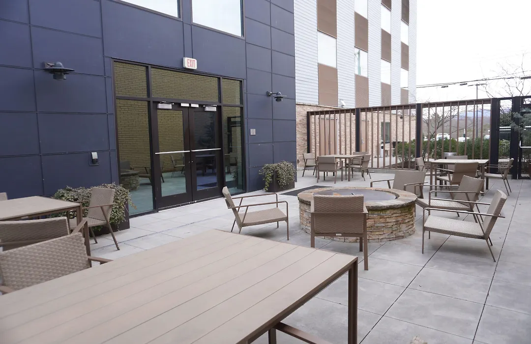 Country Inn & Suites By Radisson Asheville River Arts District-1